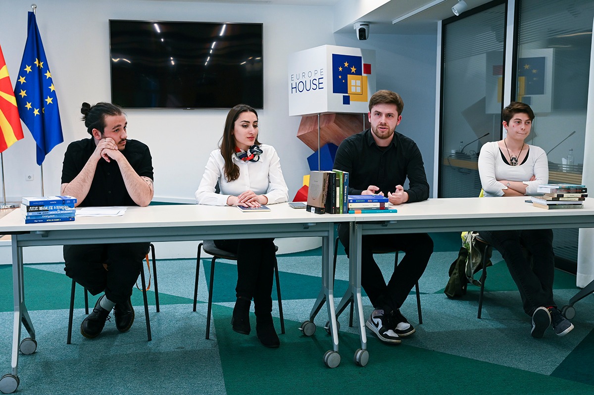 Одржан четвртиот #YEA дебатен клуб во Europe House Скопје на тема „Ослободување на музата: културна преродба предводена од младите уметници“.