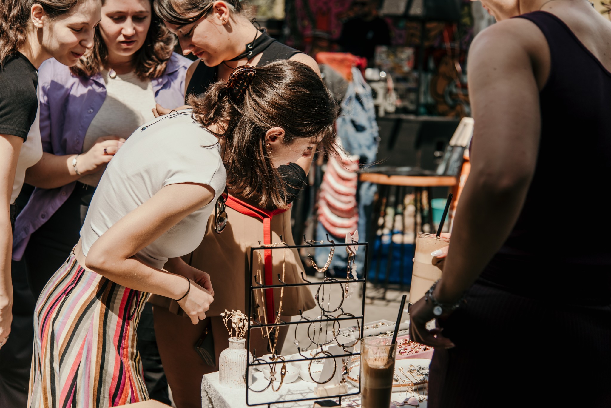 Хуманитарен бувљак за Денот на независноста во организација на Комбо студио и Europe House Скопје